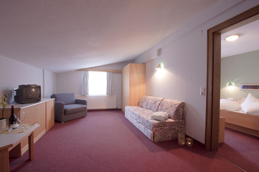 Hotel Alpenfriede Йерценс Екстериор снимка