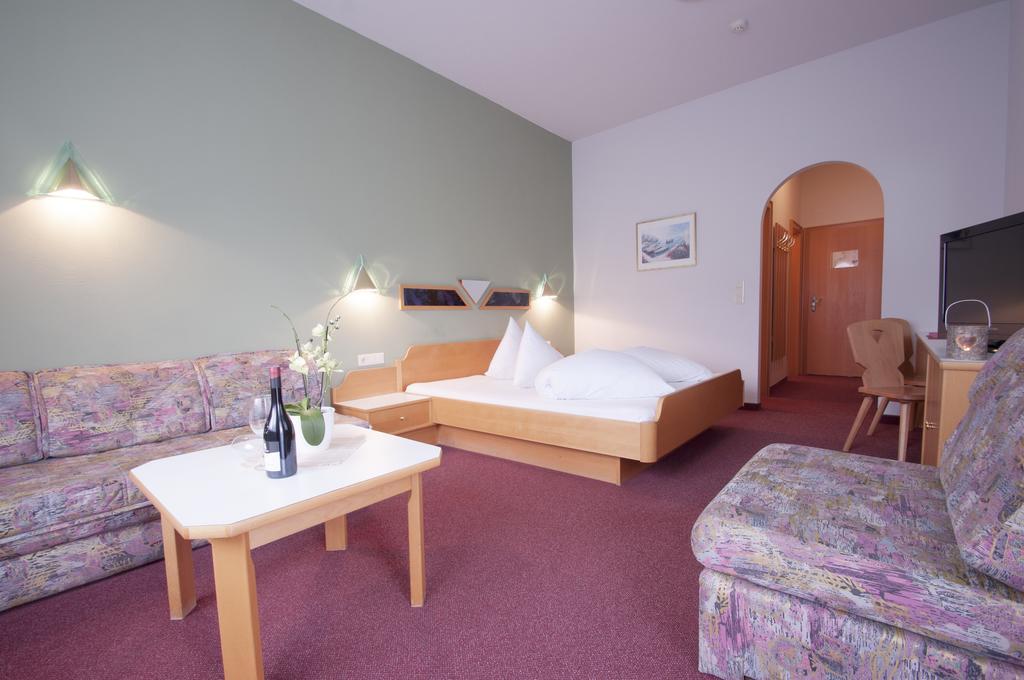 Hotel Alpenfriede Йерценс Екстериор снимка