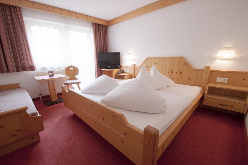 Hotel Alpenfriede Йерценс Екстериор снимка