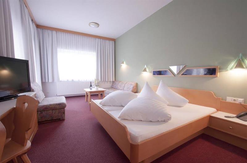 Hotel Alpenfriede Йерценс Екстериор снимка